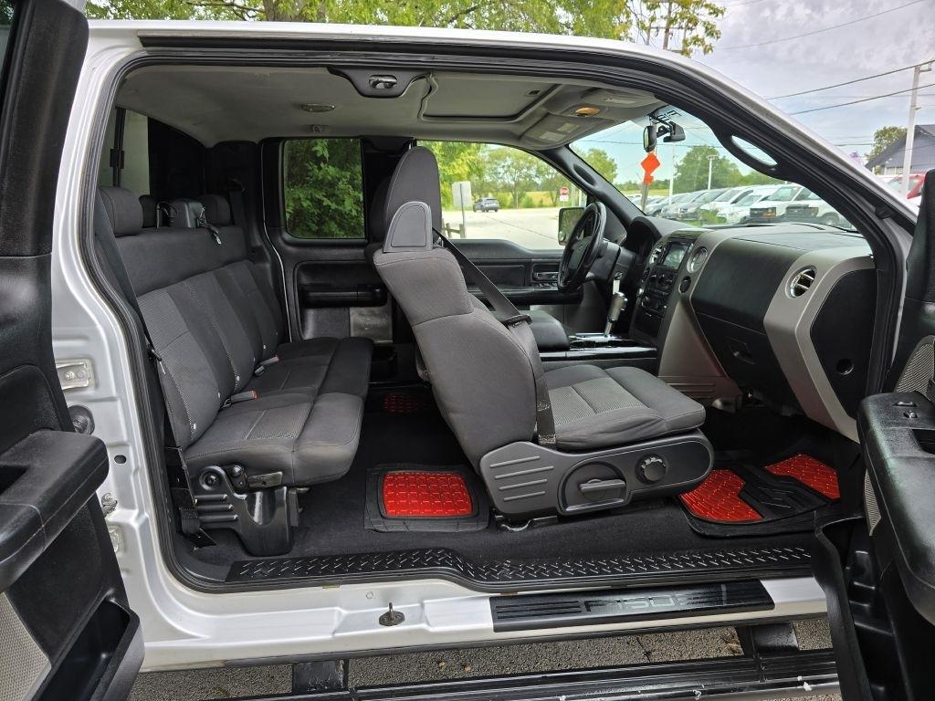 Ford F-150 Supercab 145" Lariat 4WD 2004