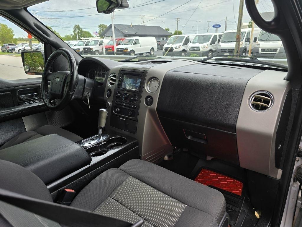 Ford F-150 Supercab 145" Lariat 4WD 2004
