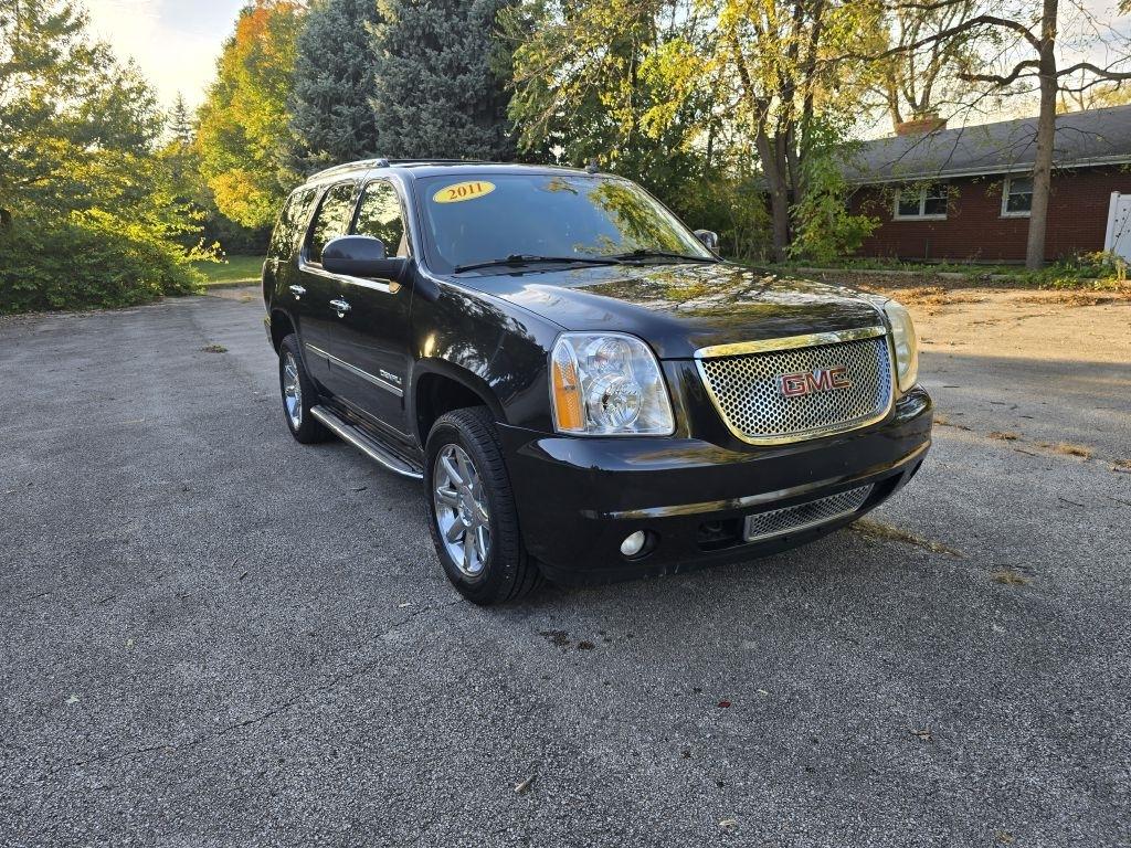 GMC Yukon AWD 4dr 1500 Denali 2011
