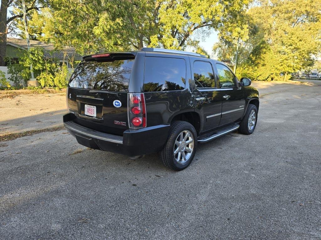 GMC Yukon AWD 4dr 1500 Denali 2011
