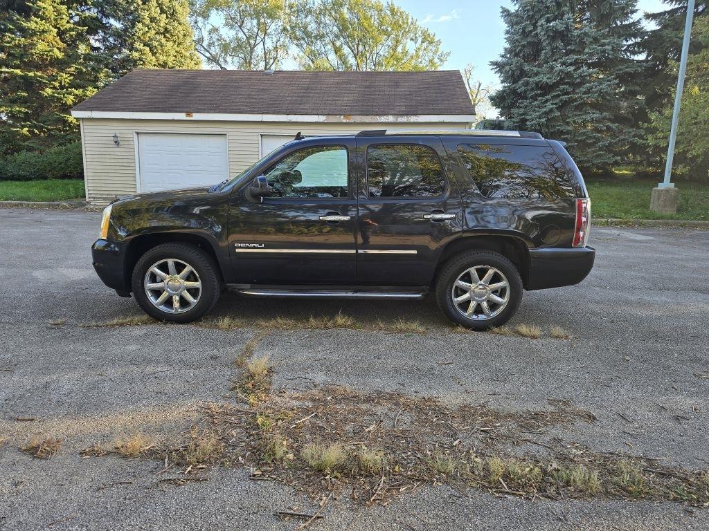 GMC Yukon AWD 4dr 1500 Denali 2011
