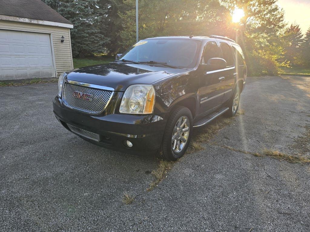 GMC Yukon AWD 4dr 1500 Denali 2011