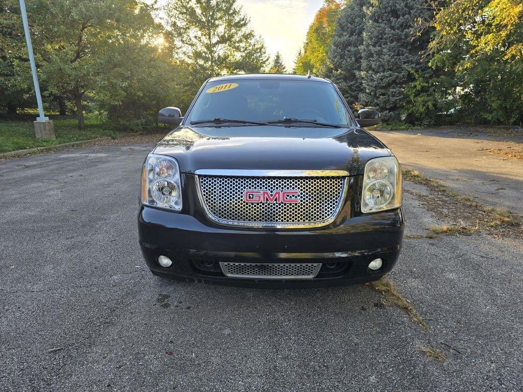 GMC Yukon AWD 4dr 1500 Denali 2011