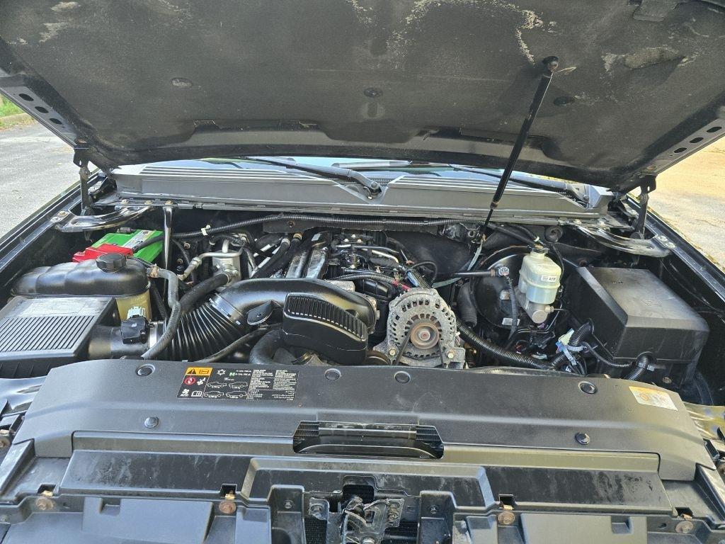 GMC Yukon AWD 4dr 1500 Denali 2011