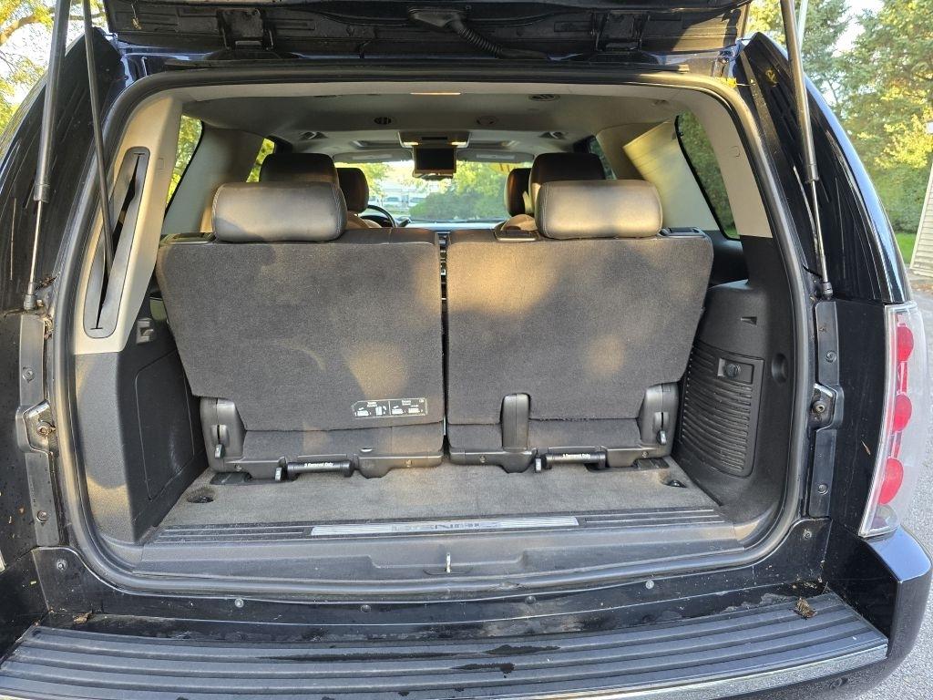 GMC Yukon AWD 4dr 1500 Denali 2011