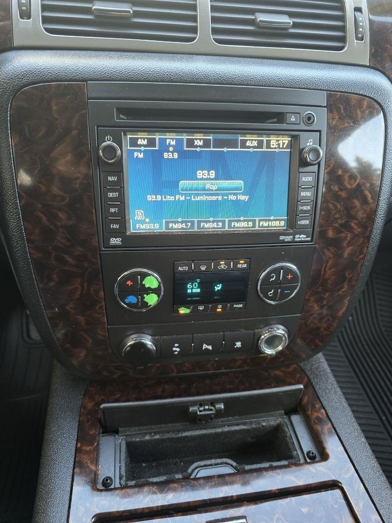 GMC Yukon AWD 4dr 1500 Denali 2011