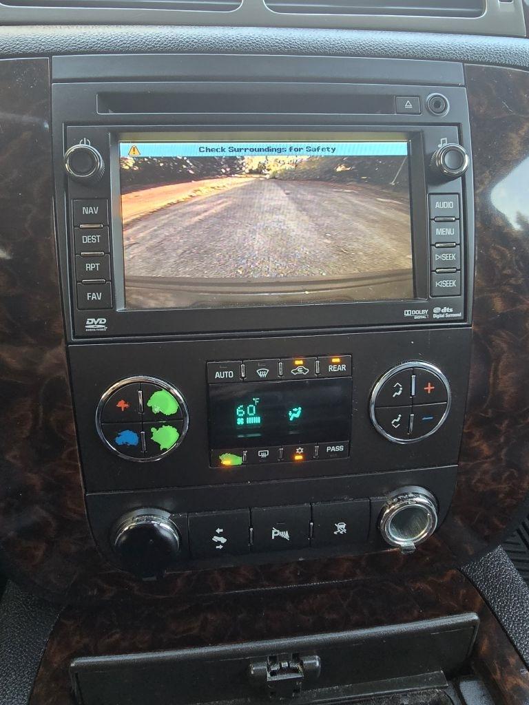 GMC Yukon AWD 4dr 1500 Denali 2011