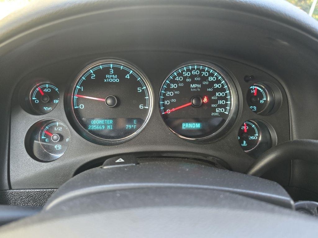 GMC Yukon AWD 4dr 1500 Denali 2011