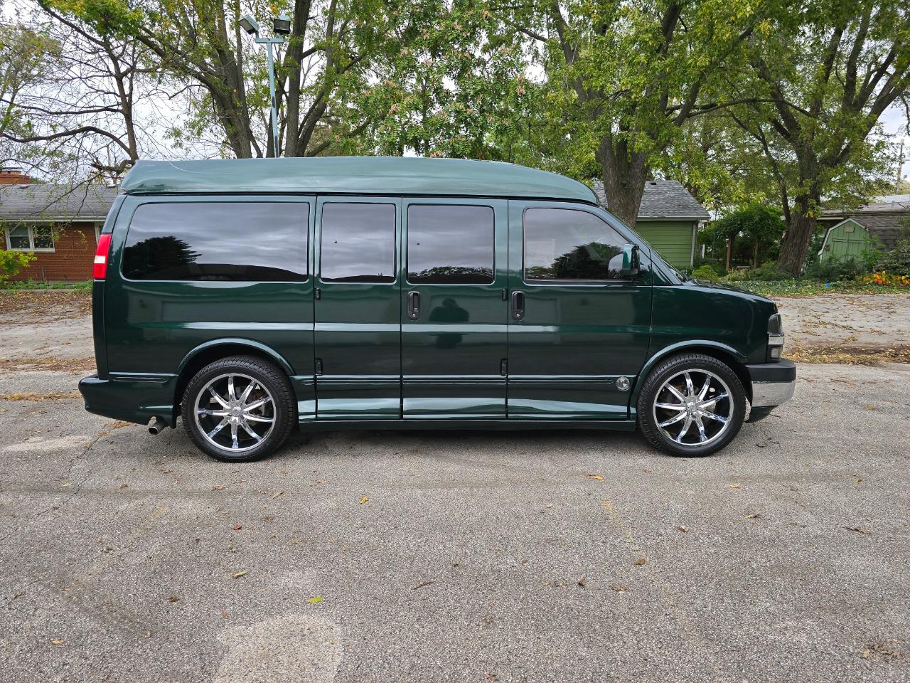 Chevrolet Express Passenger 1500 135" WB RWD 2004