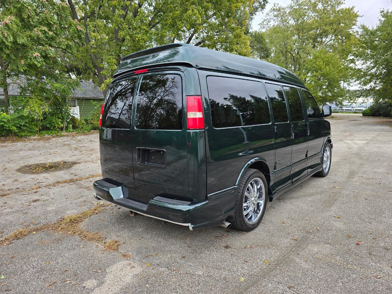 Chevrolet Express Passenger 1500 135" WB RWD 2004