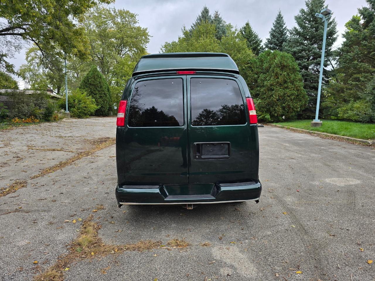 Chevrolet Express Passenger 1500 135" WB RWD 2004