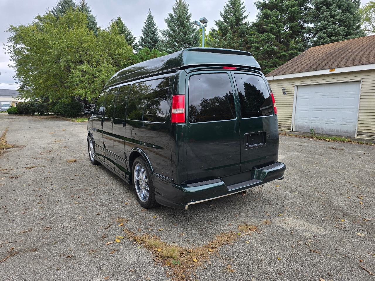 Chevrolet Express Passenger 1500 135" WB RWD 2004