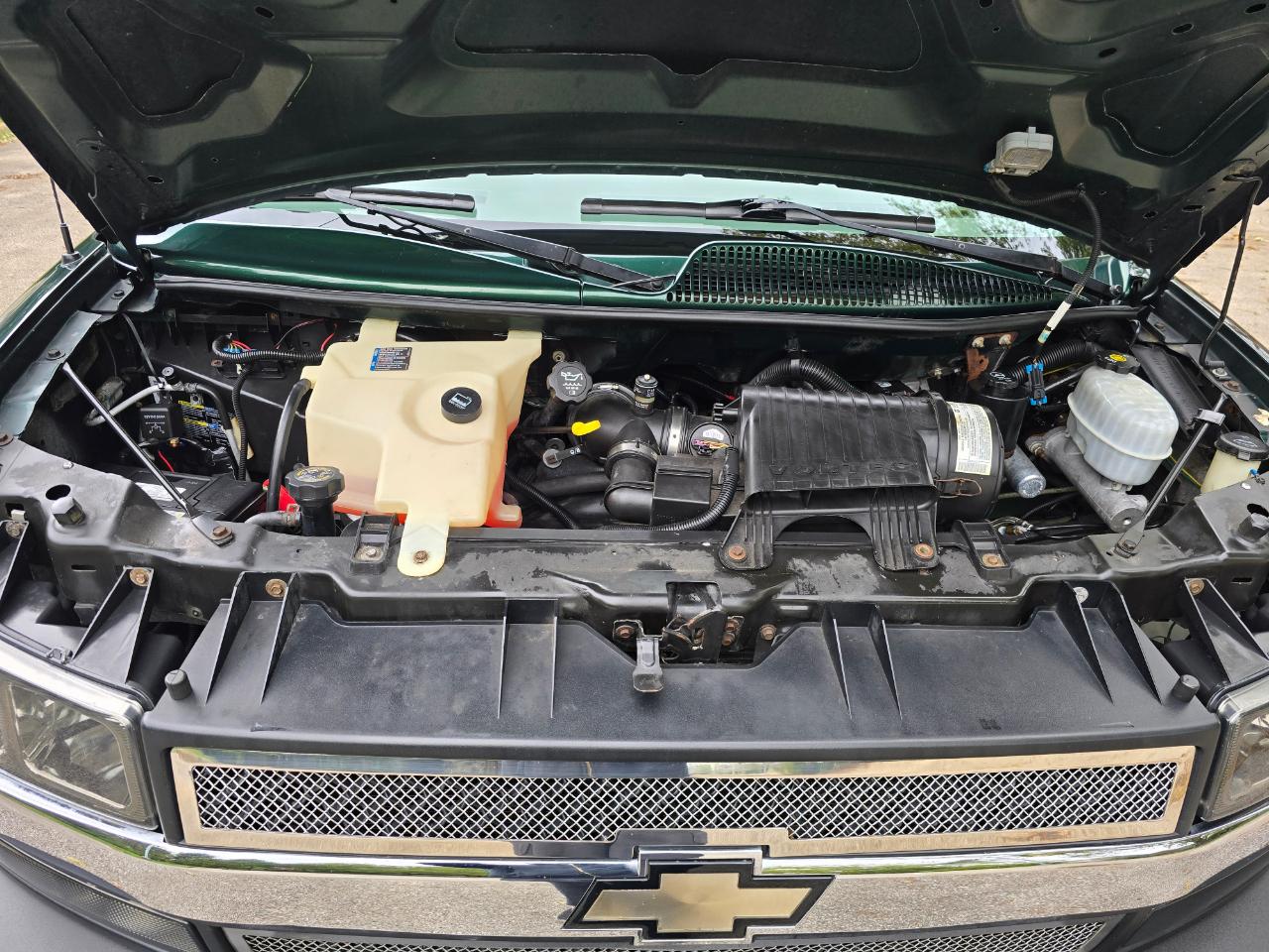 Chevrolet Express Passenger 1500 135" WB RWD 2004