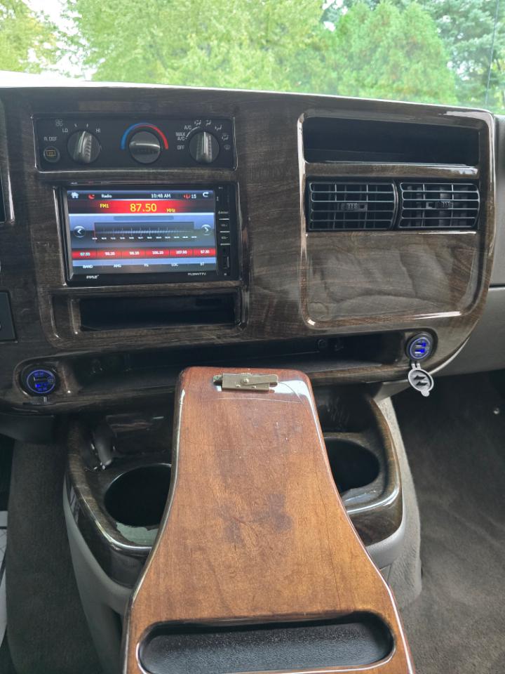 Chevrolet Express Passenger 1500 135" WB RWD 2004