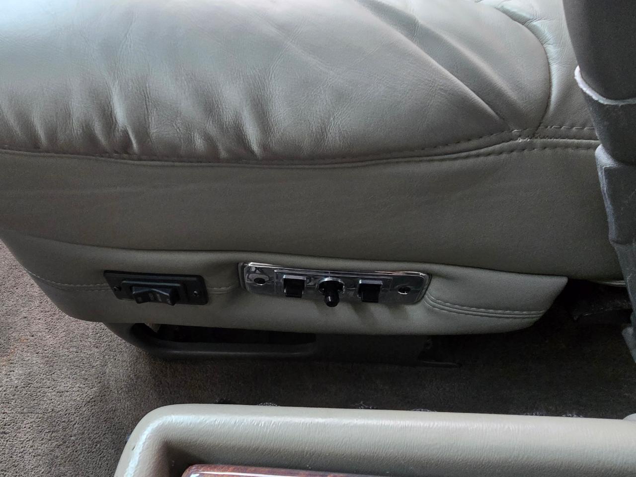 Chevrolet Express Passenger 1500 135" WB RWD 2004