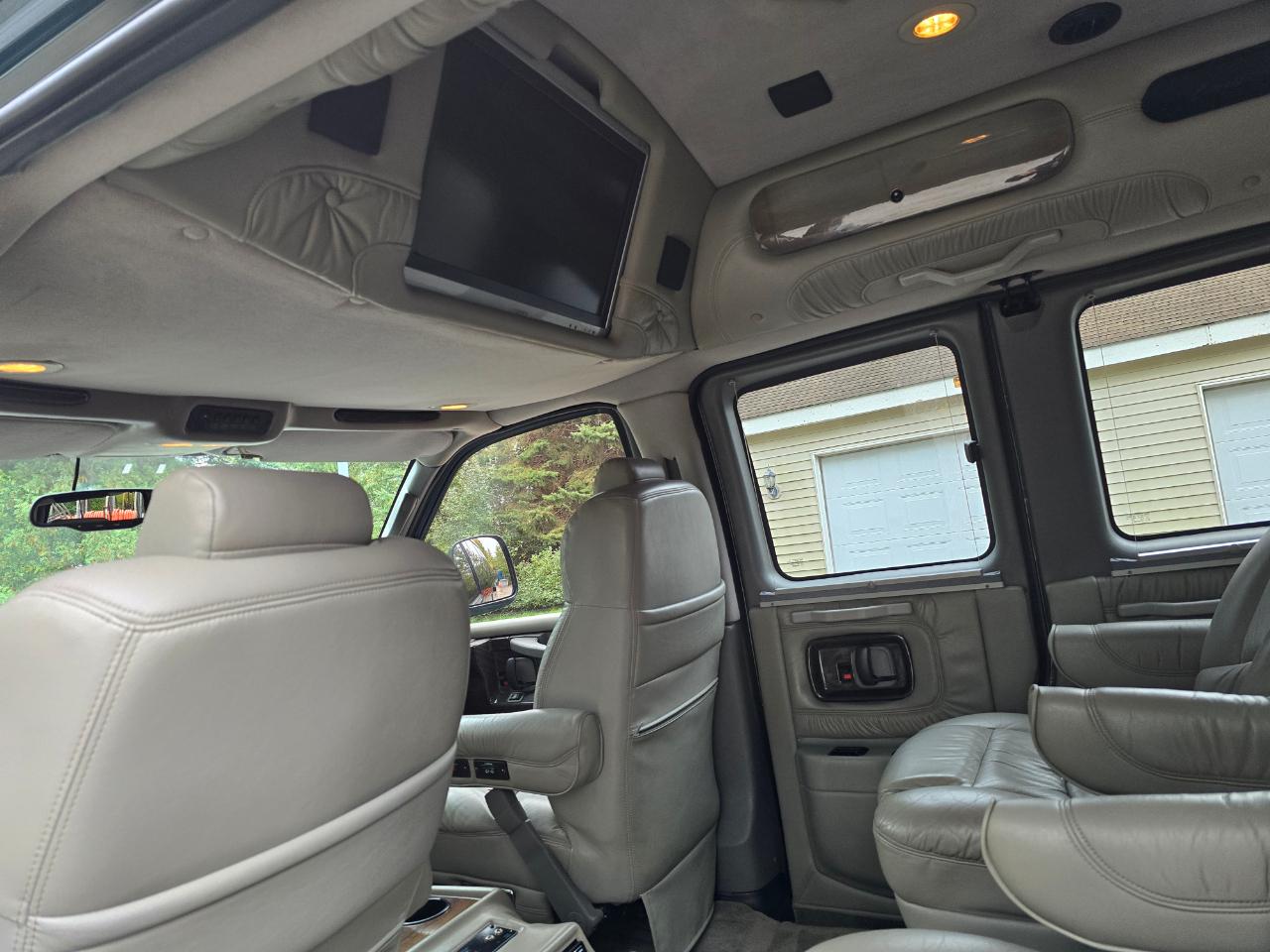 Chevrolet Express Passenger 1500 135" WB RWD 2004
