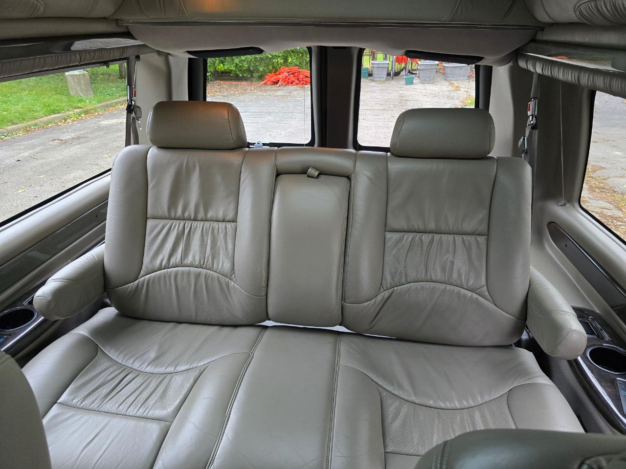 Chevrolet Express Passenger 1500 135" WB RWD 2004