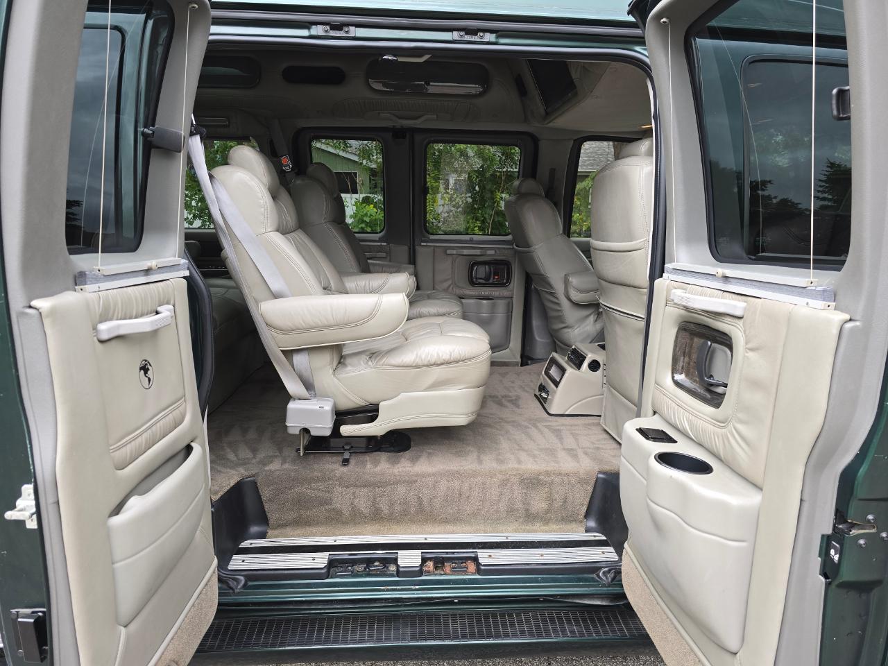 Chevrolet Express Passenger 1500 135" WB RWD 2004