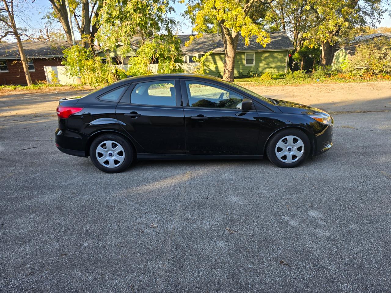 Ford Focus 4dr Sdn S 2016