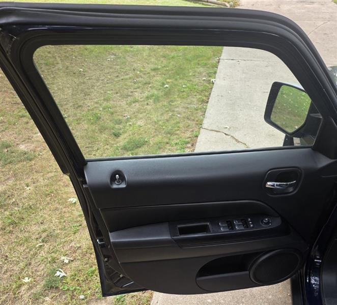 Jeep Patriot Latitude 2WD 2012