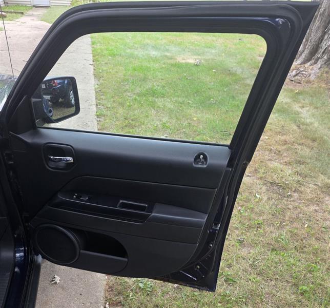 Jeep Patriot Latitude 2WD 2012