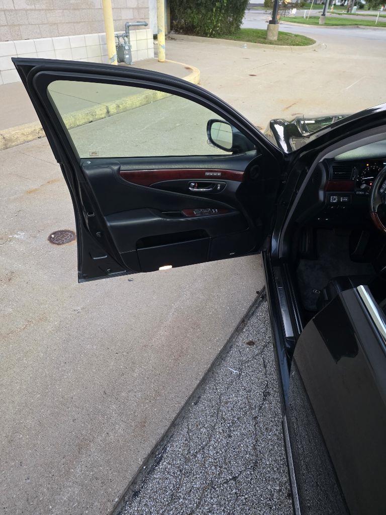 Lexus LS 460 L Luxury Sedan 2007
