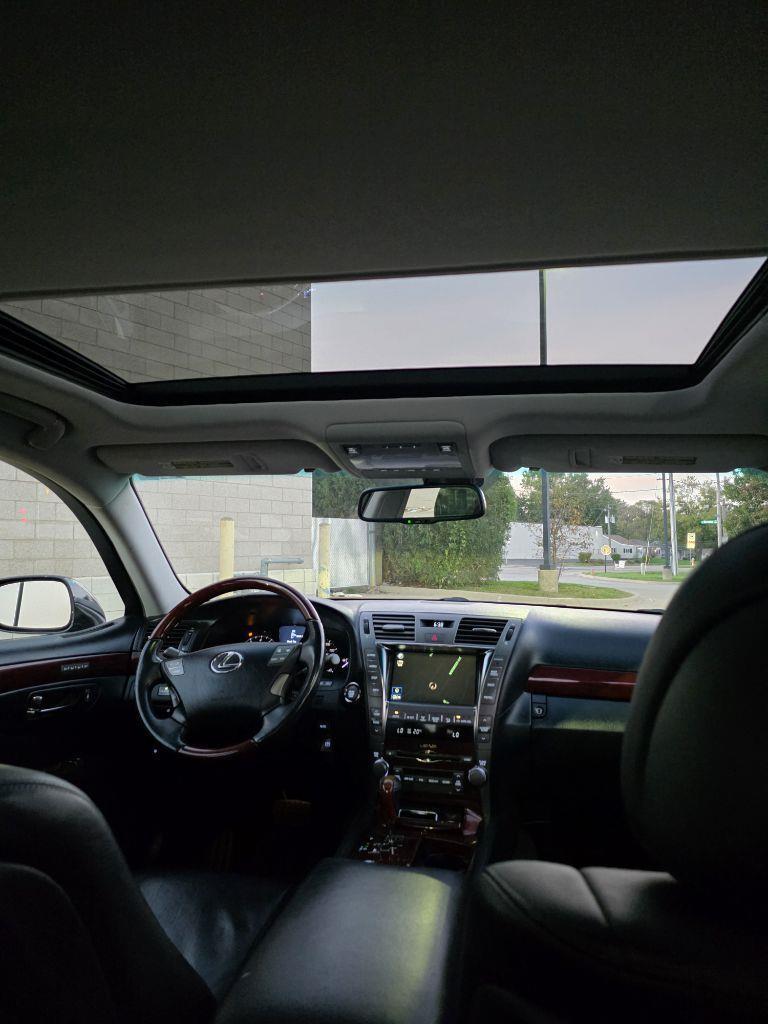 Lexus LS 460 L Luxury Sedan 2007