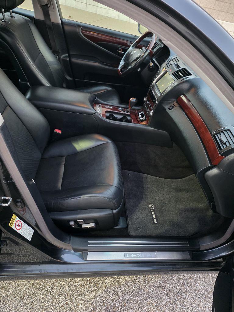 Lexus LS 460 L Luxury Sedan 2007