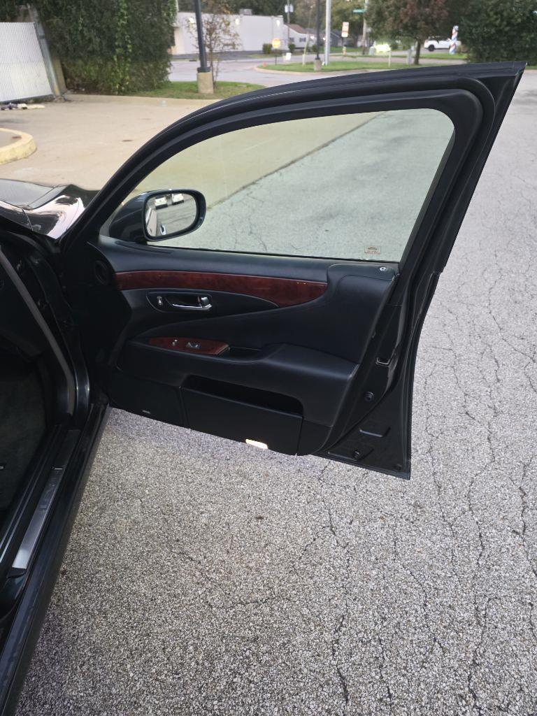 Lexus LS 460 L Luxury Sedan 2007
