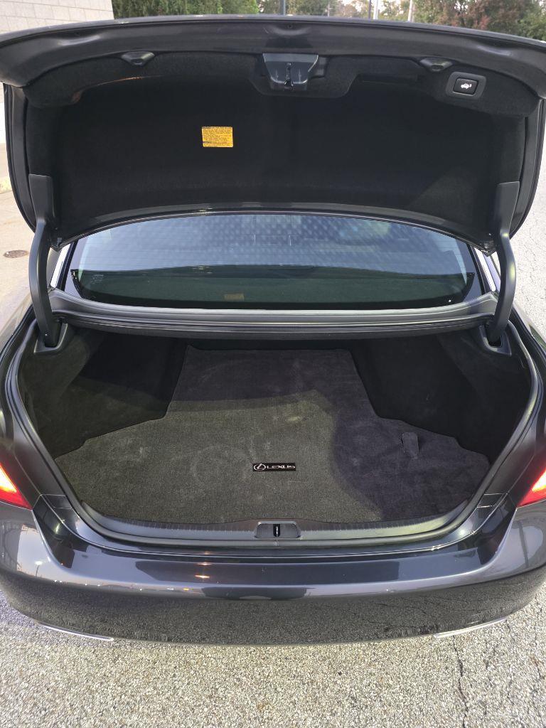 Lexus LS 460 L Luxury Sedan 2007