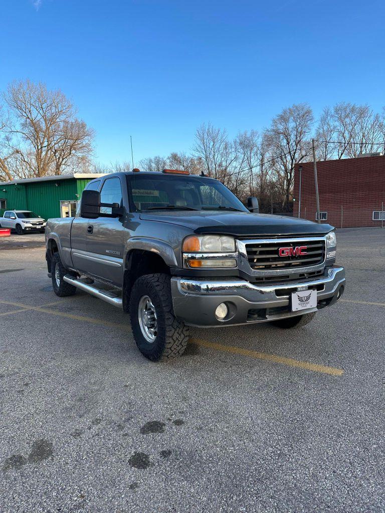Used 2006 GMC Sierra 2500HD 2500 HEAVY DUTY for Sale in Des Moines IA