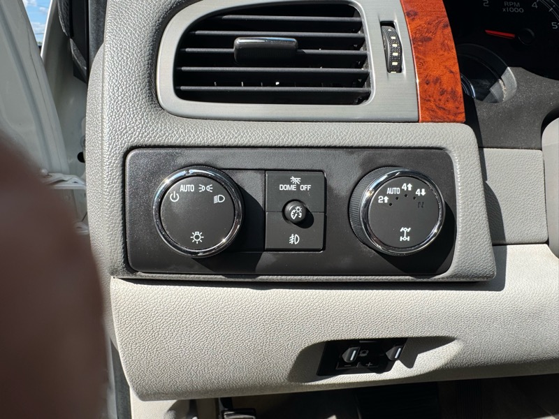 Chevrolet Silverado 1500 LTZ Crew Cab 4WD 2011