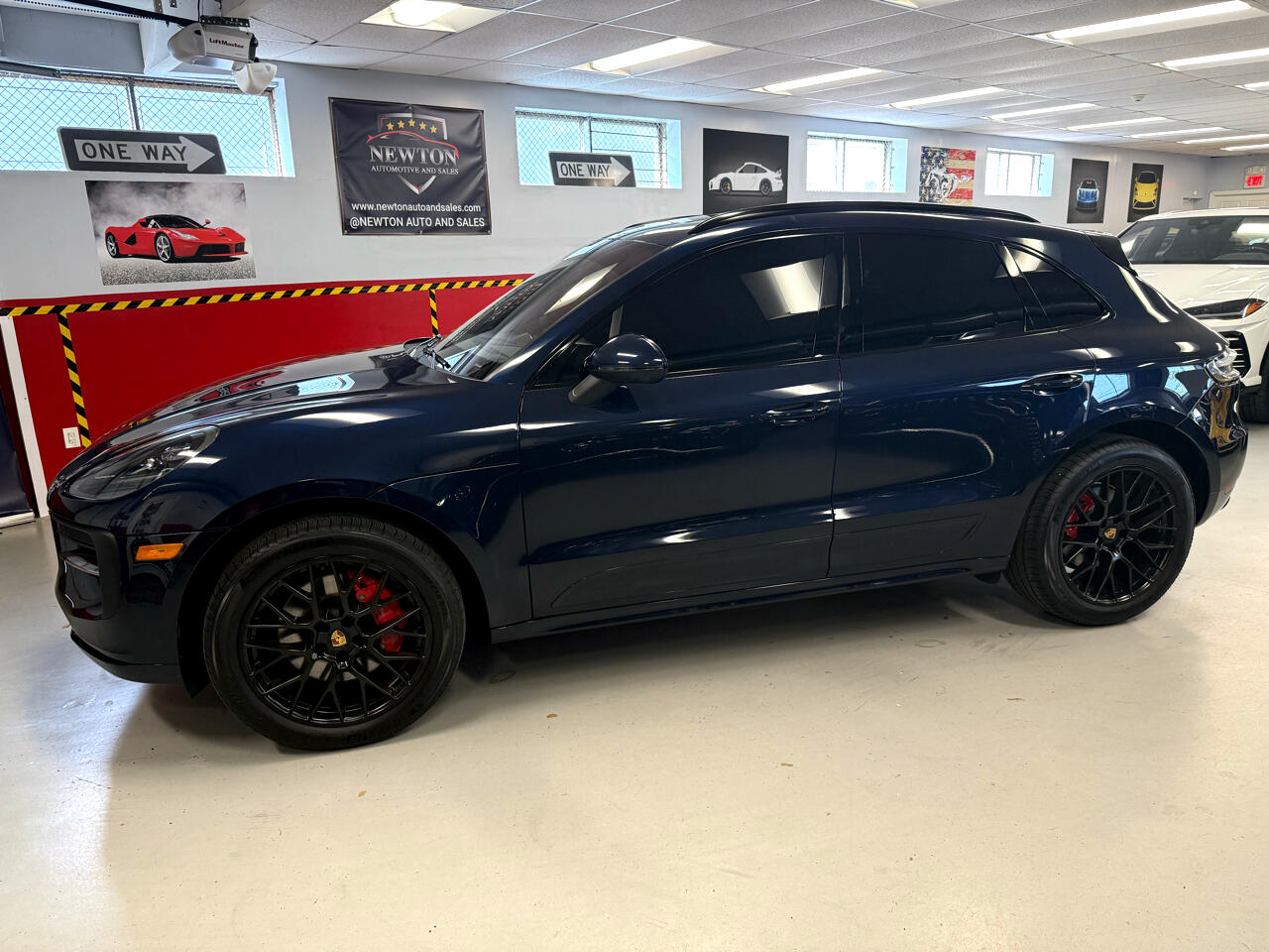 2021 Porsche Macan GTS photo 4