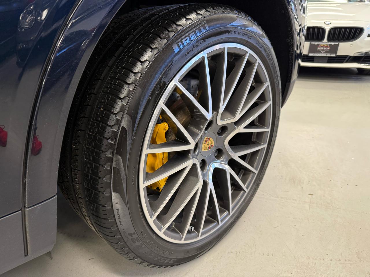 Porsche Cayenne Platinum Edition AWD 2022