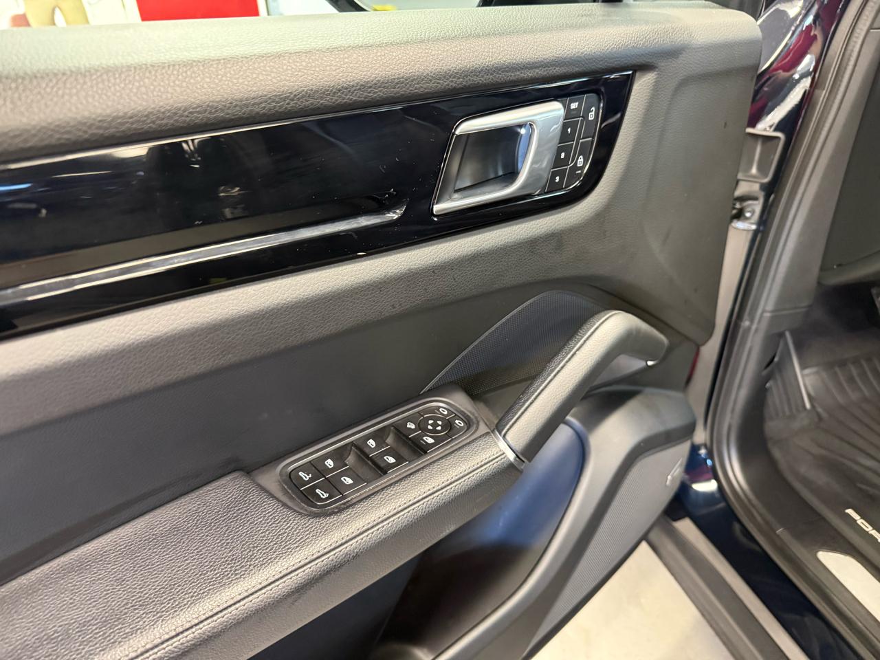 Porsche Cayenne Platinum Edition AWD 2022