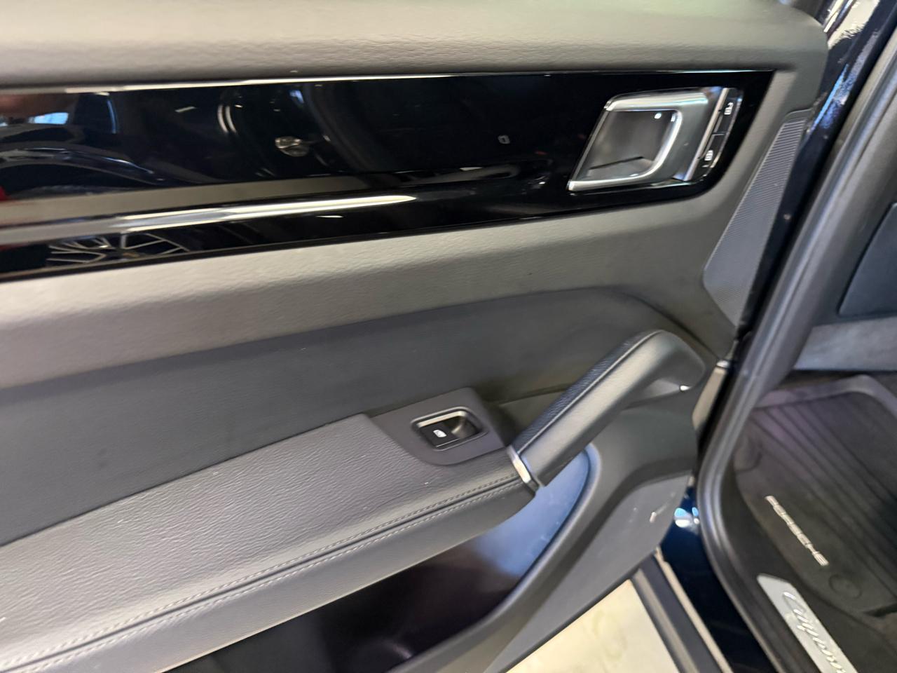 Porsche Cayenne Platinum Edition AWD 2022