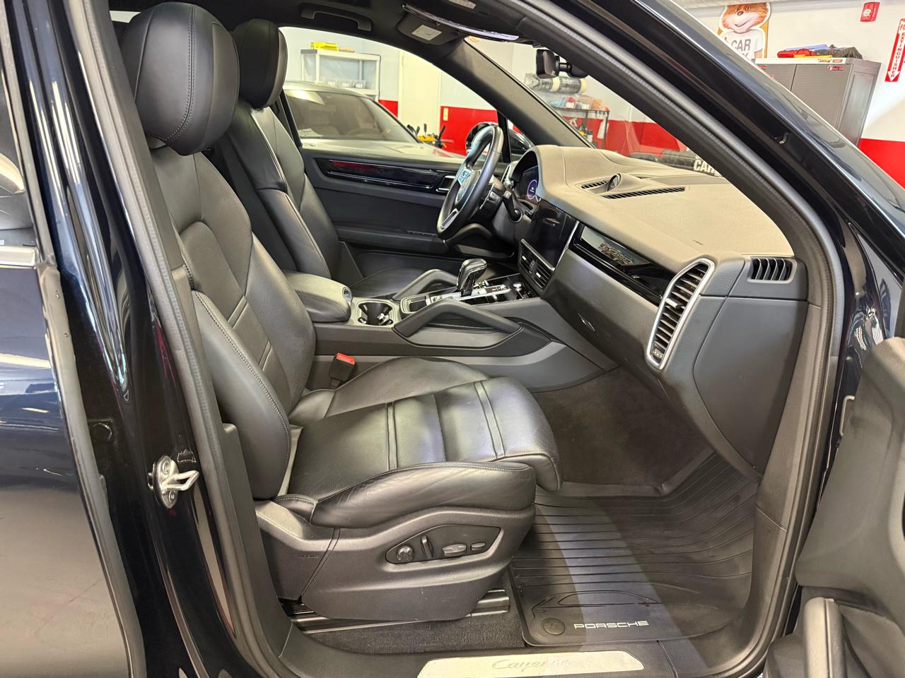 Porsche Cayenne Platinum Edition AWD 2022