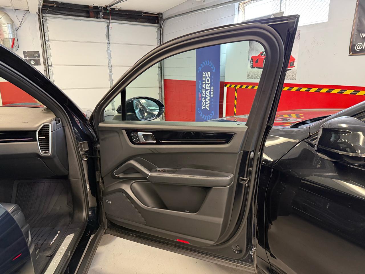 Porsche Cayenne Platinum Edition AWD 2022