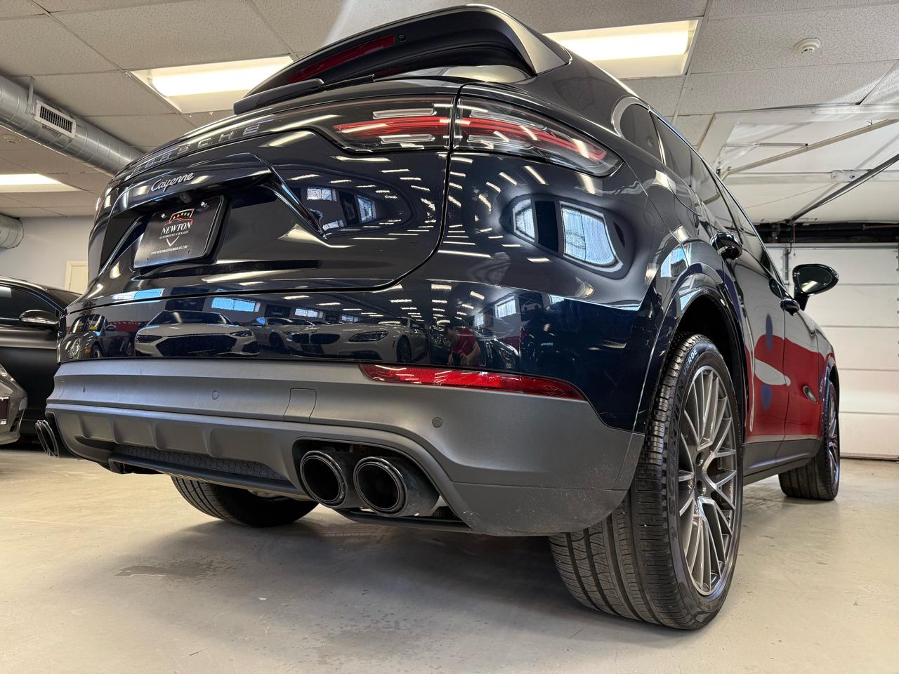 Porsche Cayenne Platinum Edition AWD 2022