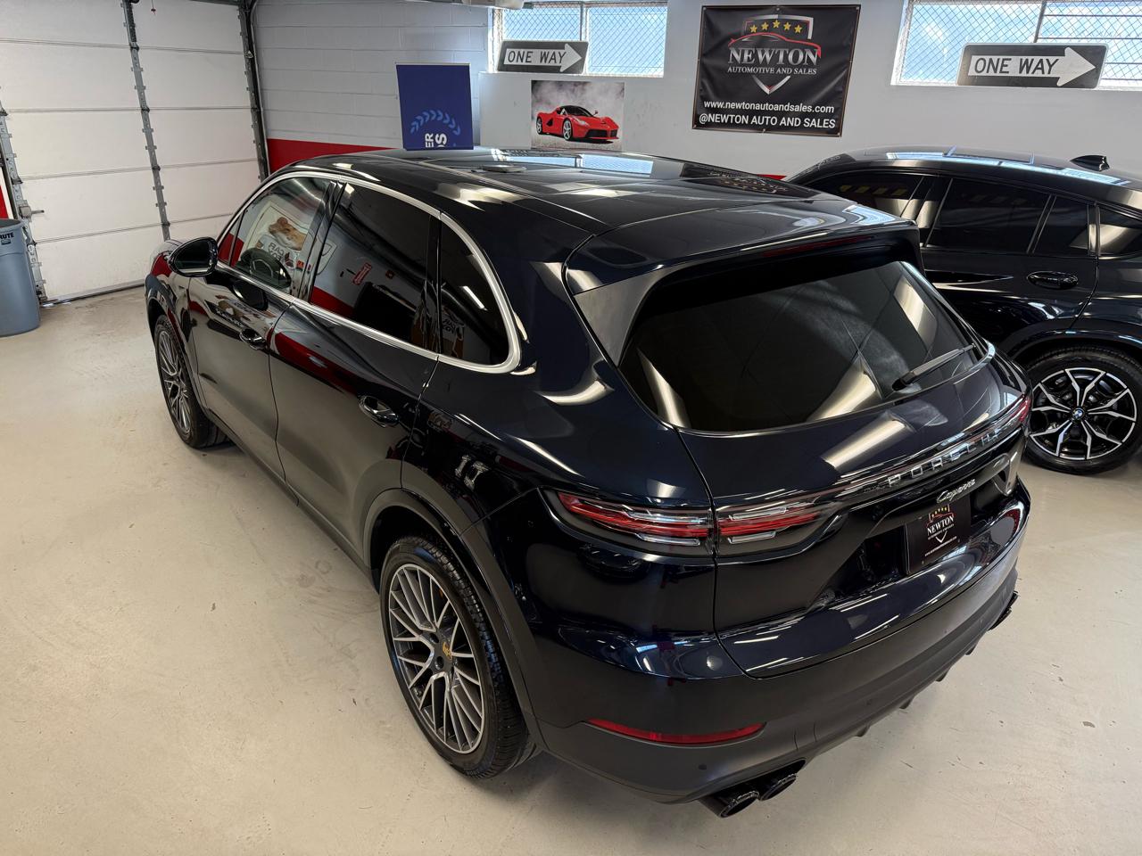 Porsche Cayenne Platinum Edition AWD 2022