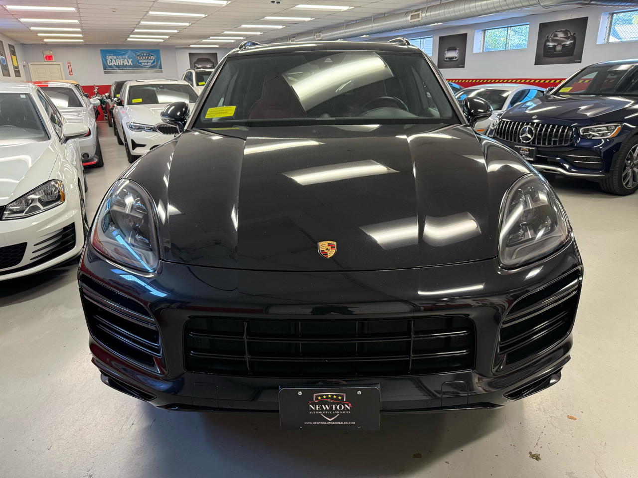 2021 Porsche Cayenne Turbo photo 2