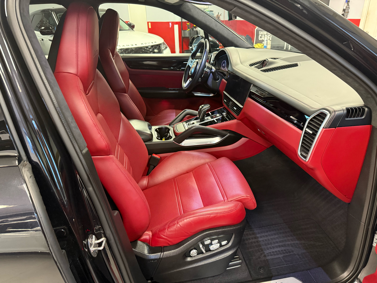 2021 Porsche Cayenne Turbo photo 32