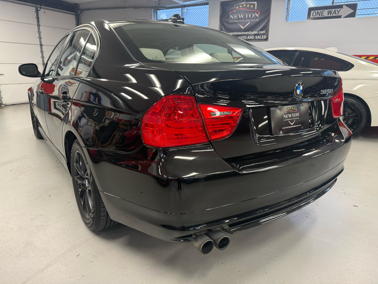 BMW 3-Series 328i xDrive 2010