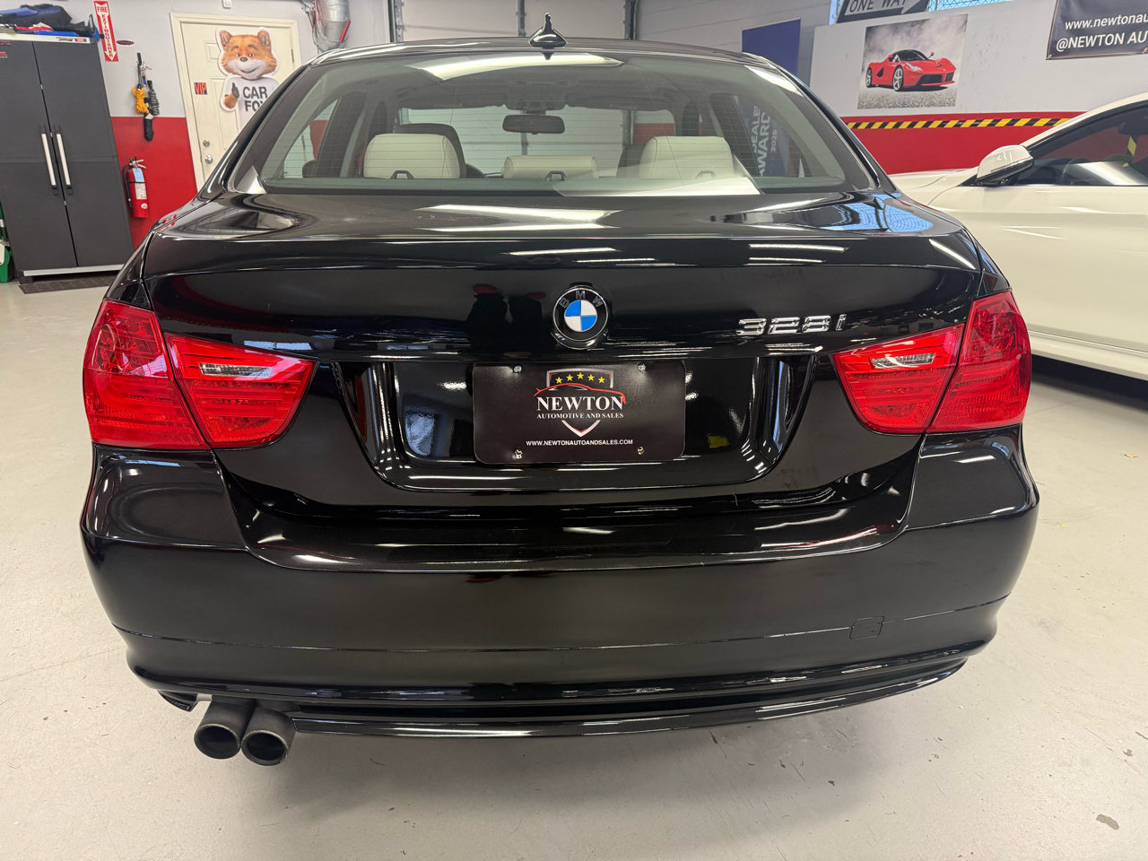 BMW 3-Series 328i xDrive 2010