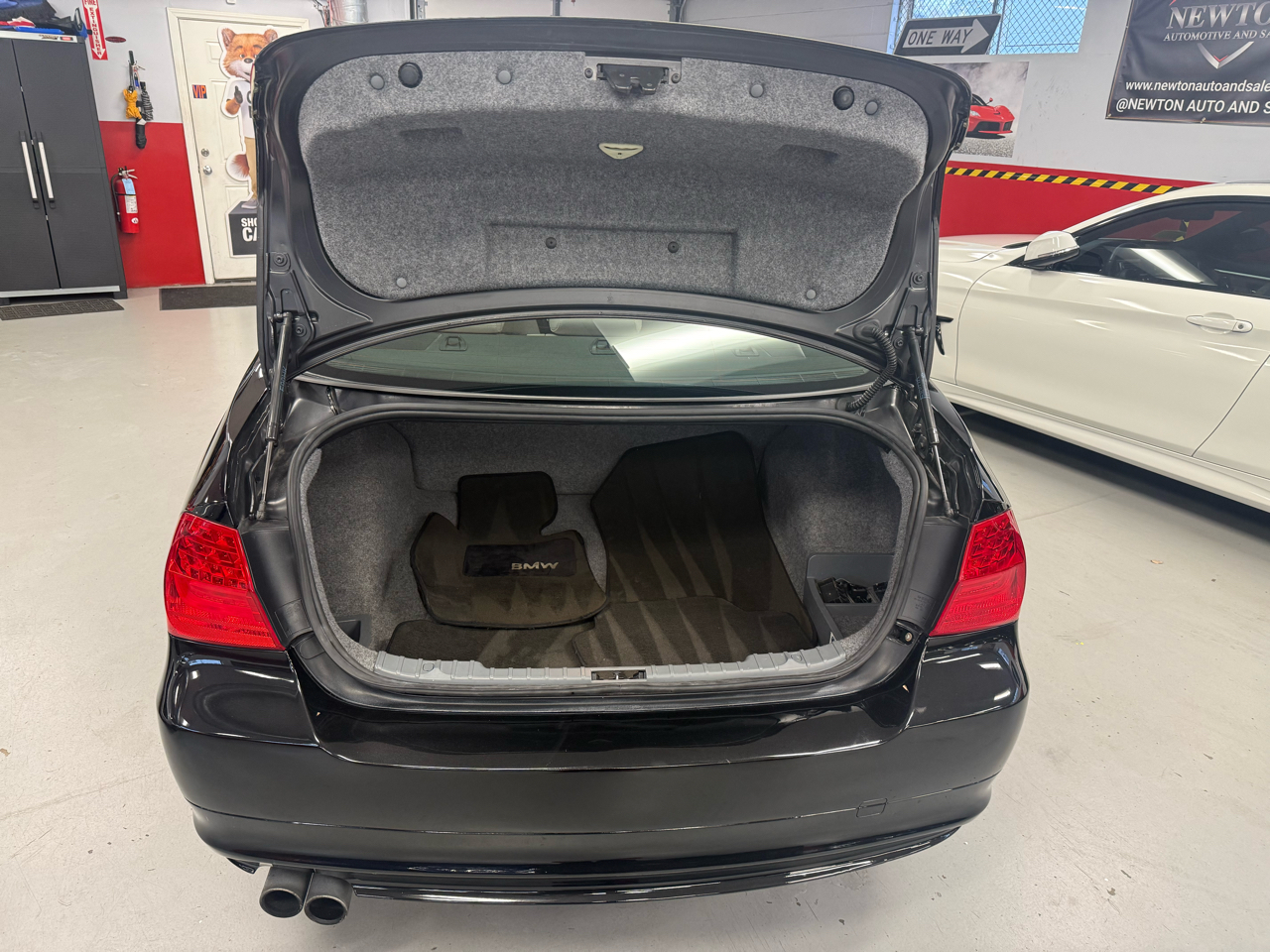 BMW 3-Series 328i xDrive 2010