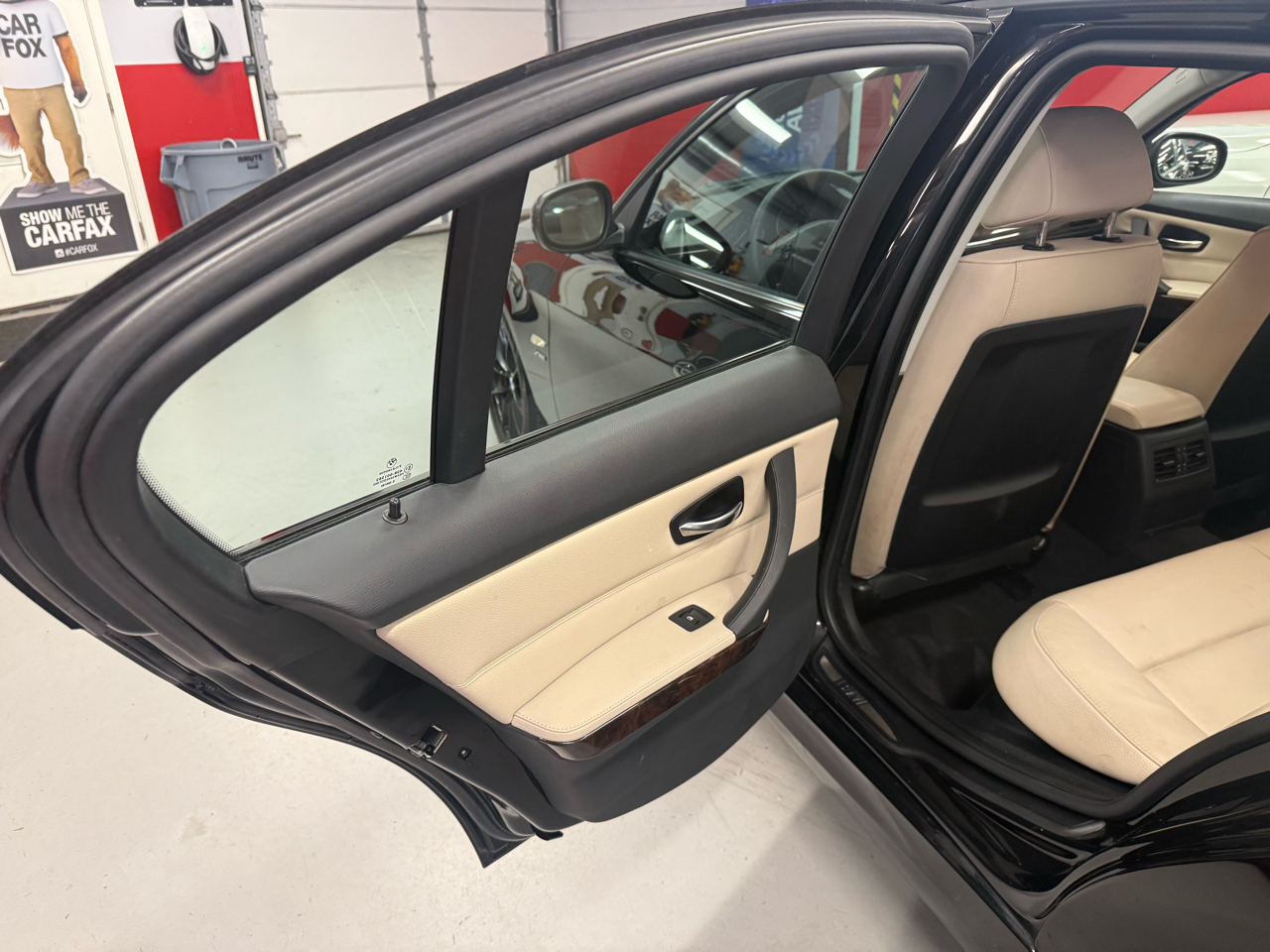 BMW 3-Series 328i xDrive 2010