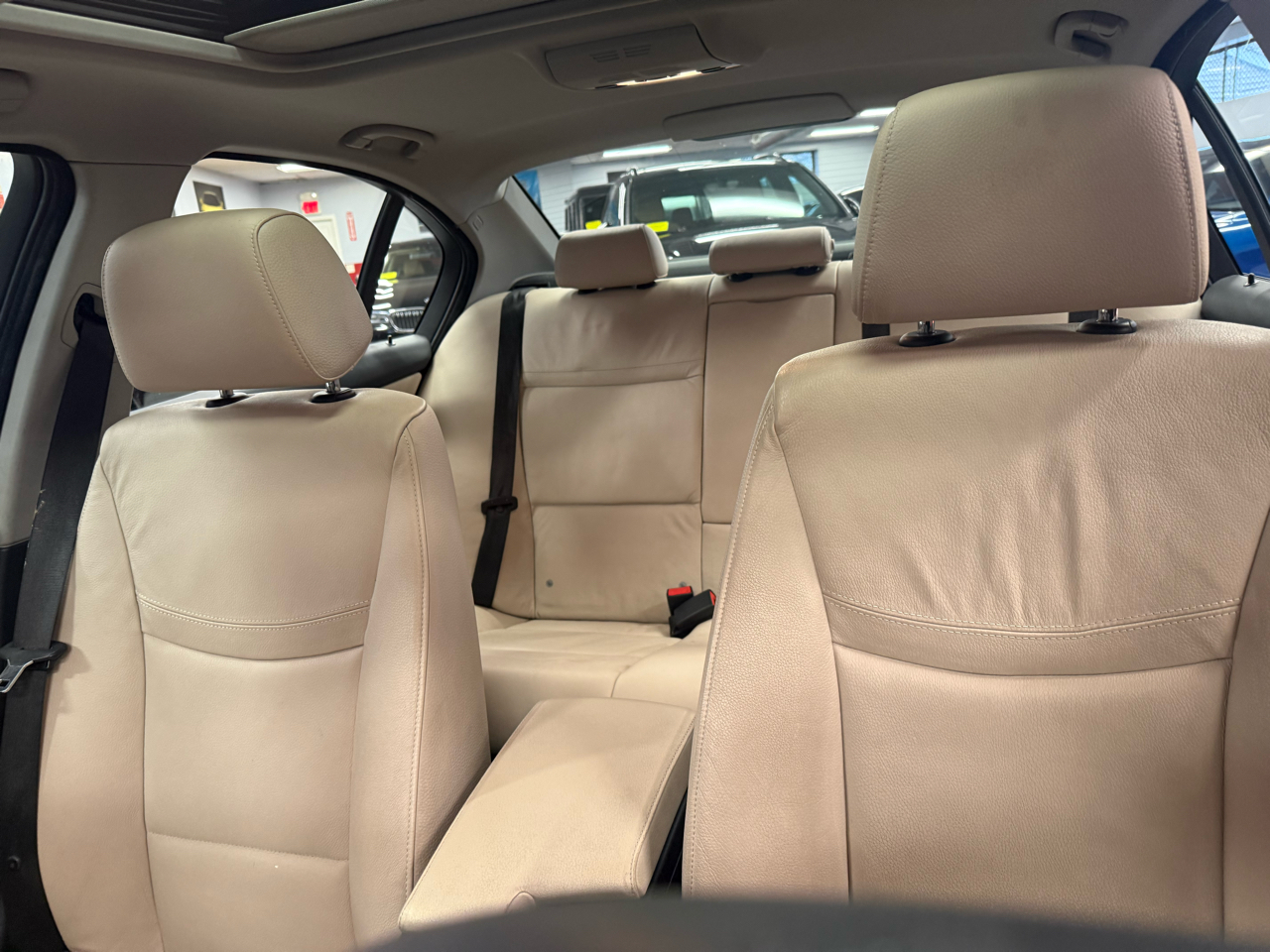 BMW 3-Series 328i xDrive 2010