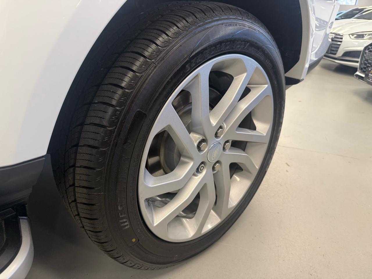 Land Rover LR4 4WD 4dr HSE Silver Edition 2016
