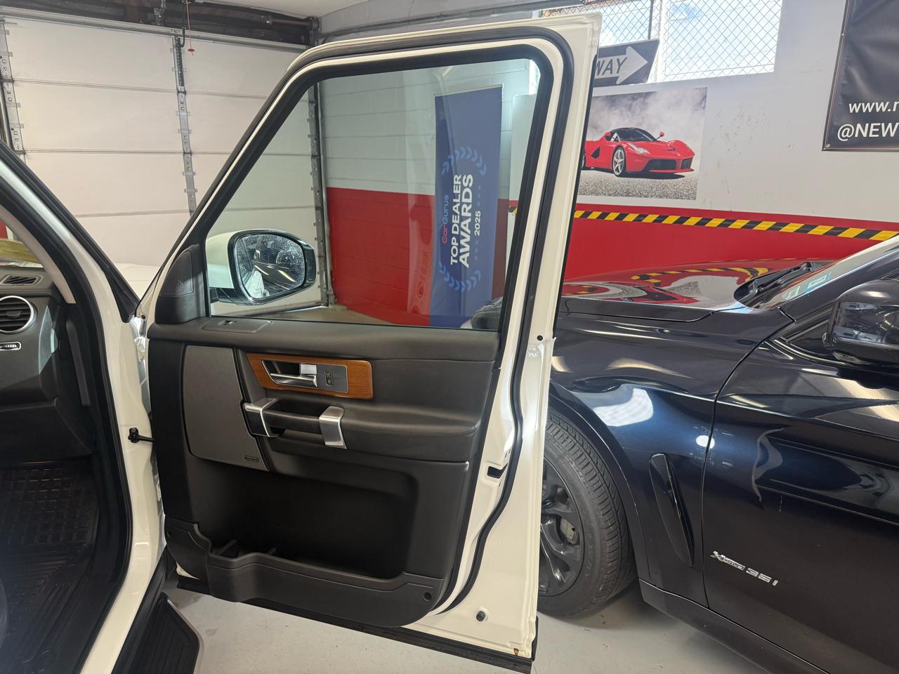 Land Rover LR4 4WD 4dr HSE Silver Edition 2016