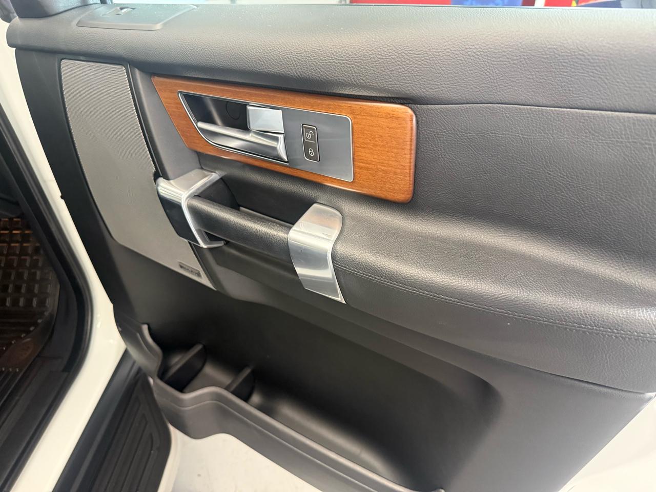 Land Rover LR4 4WD 4dr HSE Silver Edition 2016